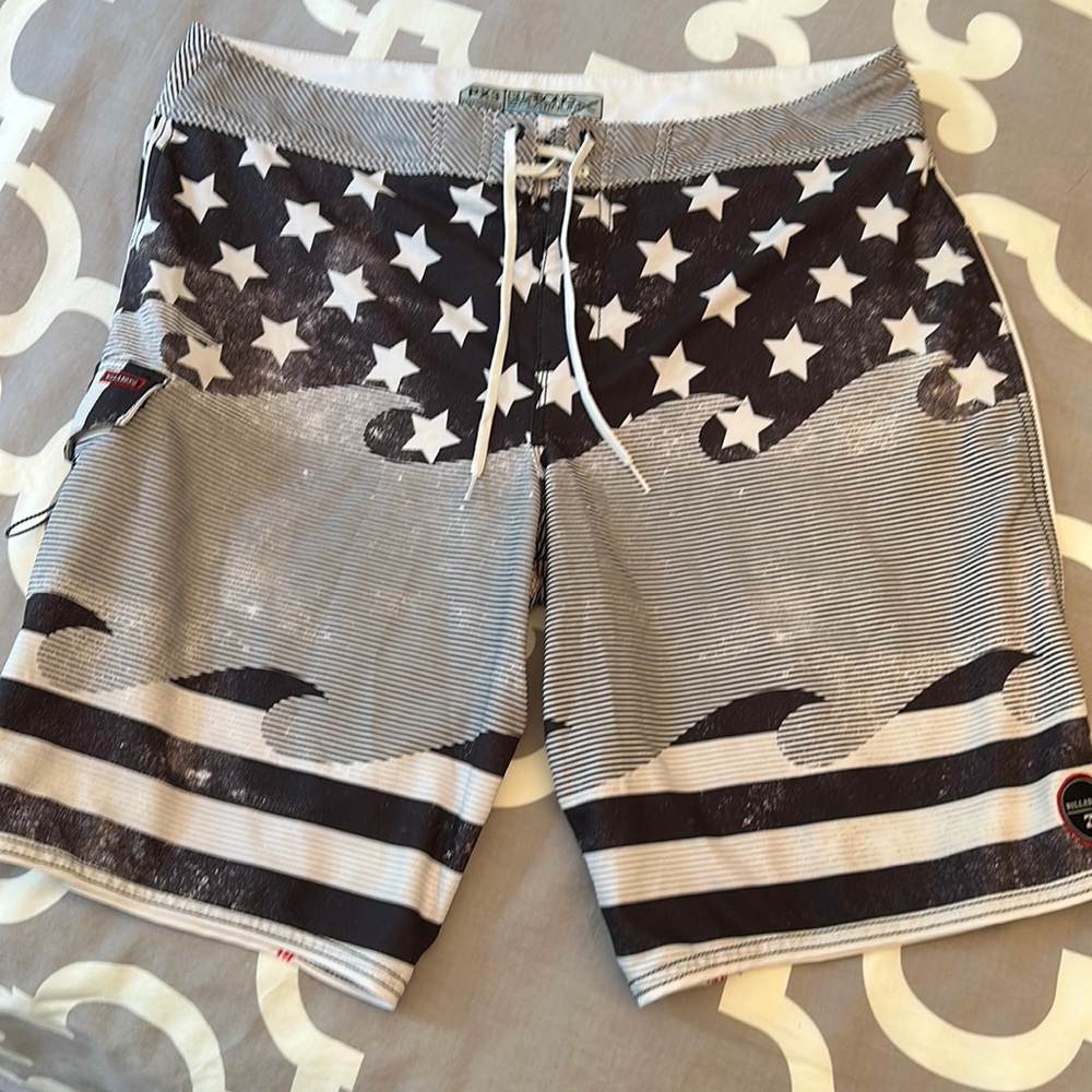 Men’s Billabong Size 38 Platinum Board Shorts. Like New.